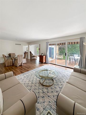 457 Lake Forest Road, Rochester Hills, MI 48309