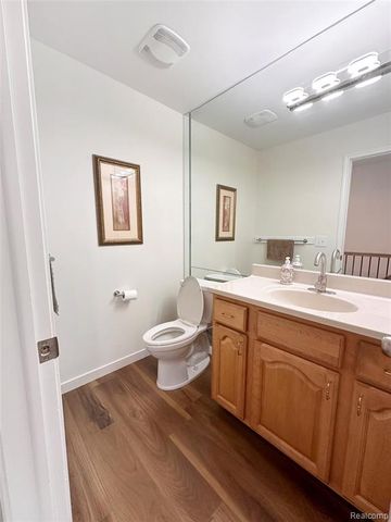 457 Lake Forest Road, Rochester Hills, MI 48309