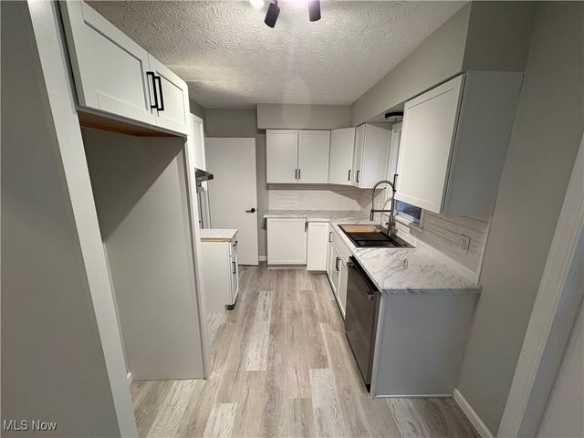 1530 Indianola Avenue, Akron, OH 44305