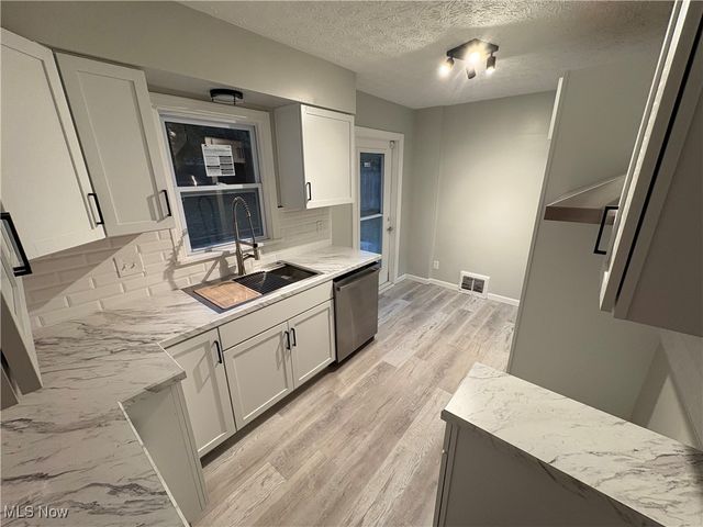 1530 Indianola Avenue, Akron, OH 44305