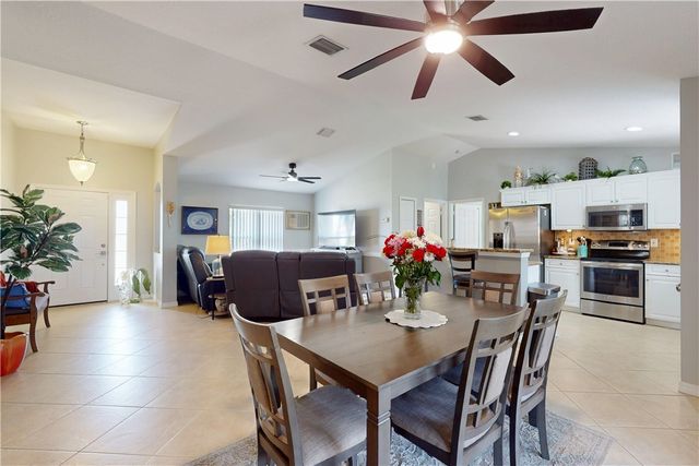 591 High Hawk Circle, Vero Beach, FL 32962