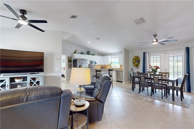 591 High Hawk Circle, Vero Beach, FL 32962