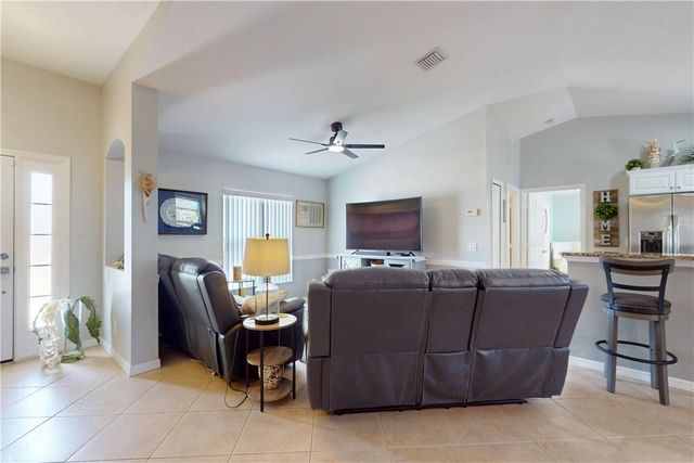 591 High Hawk Circle, Vero Beach, FL 32962