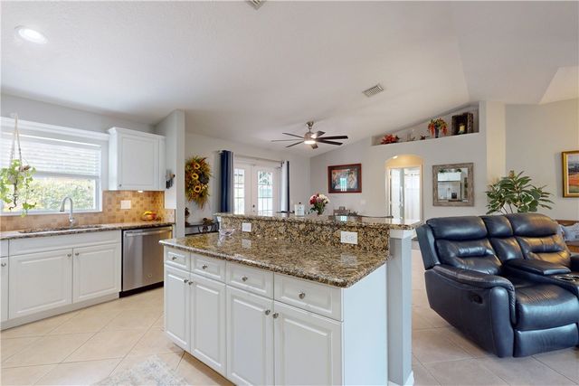 591 High Hawk Circle, Vero Beach, FL 32962