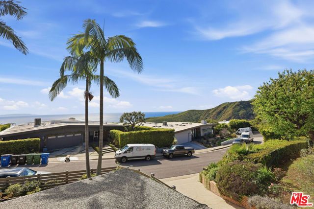 1341 Charmel Place, Pacific Palisades (los Angeles), CA 90272