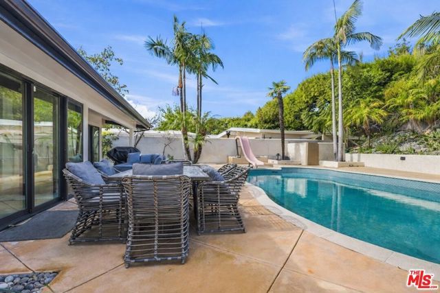 1341 Charmel Place, Pacific Palisades (los Angeles), CA 90272