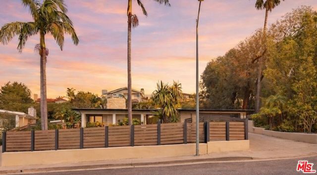 1341 Charmel Place, Pacific Palisades (los Angeles), CA 90272