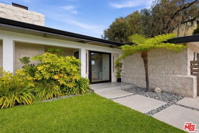 1341 Charmel Place, Pacific Palisades (los Angeles), CA 90272