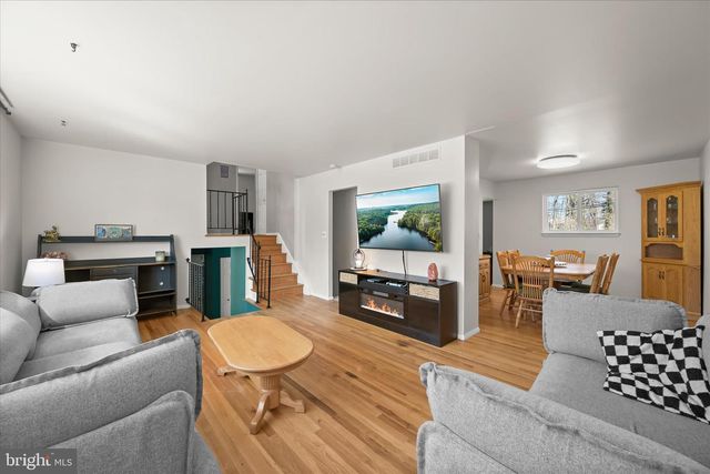 7980 PHIRNE RD E, Glen Burnie, MD 21061