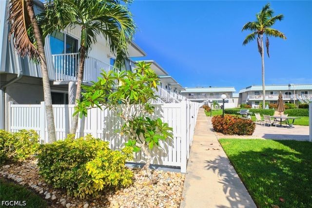 6777 Winkler RD 142, Fort Myers, FL 33919