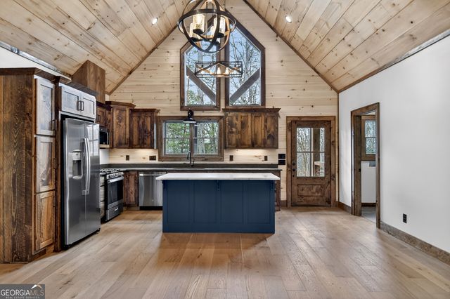 223 Bent Wood Lane, Blue Ridge, GA 30513