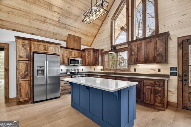 223 Bent Wood Lane, Blue Ridge, GA 30513