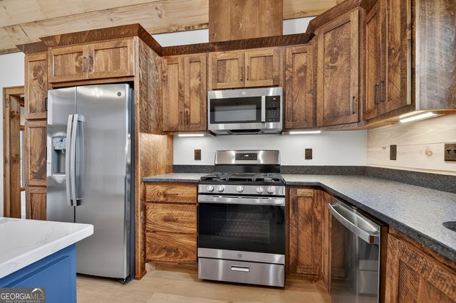 223 Bent Wood Lane, Blue Ridge, GA 30513