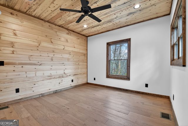 223 Bent Wood Lane, Blue Ridge, GA 30513