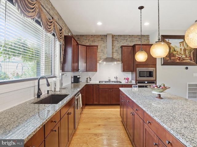 12331 YELLOW BUCKEYE WAY, Fairfax, VA 22030