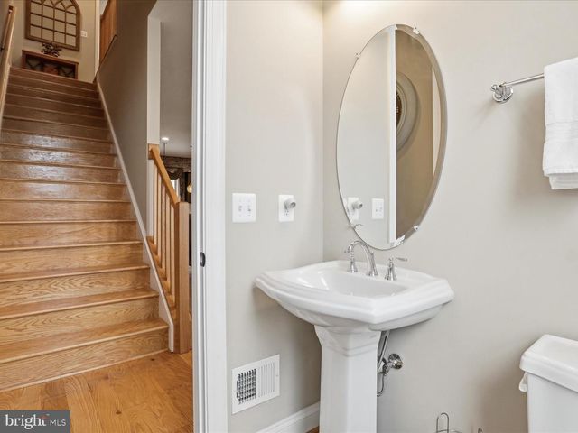 12331 YELLOW BUCKEYE WAY, Fairfax, VA 22030