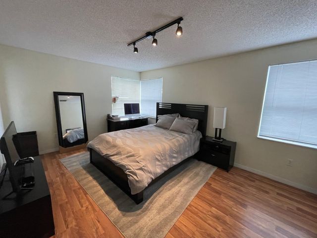 140 NW 151st Ave, Pembroke Pines, FL 33028