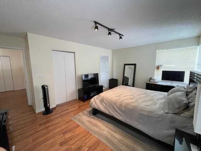 140 NW 151st Ave, Pembroke Pines, FL 33028