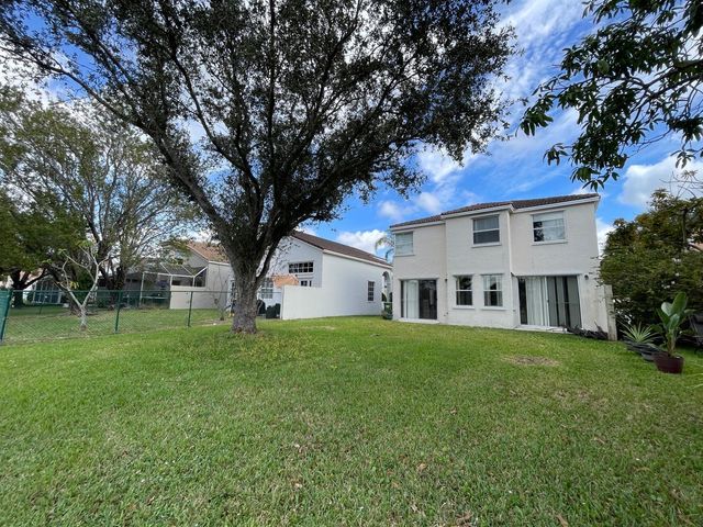 140 NW 151st Ave, Pembroke Pines, FL 33028