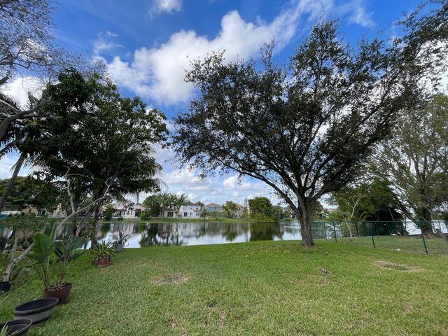 140 NW 151st Ave, Pembroke Pines, FL 33028