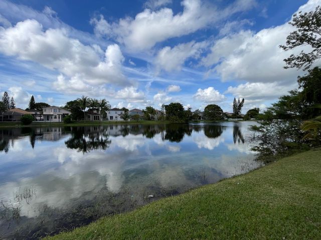 140 NW 151st Ave, Pembroke Pines, FL 33028