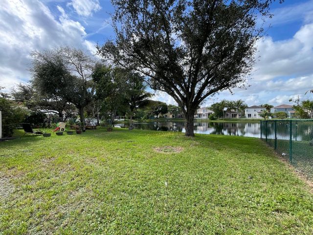 140 NW 151st Ave, Pembroke Pines, FL 33028