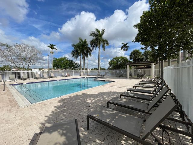 140 NW 151st Ave, Pembroke Pines, FL 33028