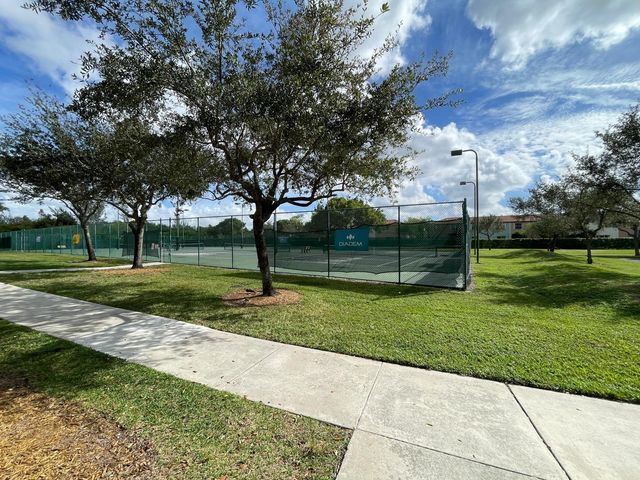 140 NW 151st Ave, Pembroke Pines, FL 33028