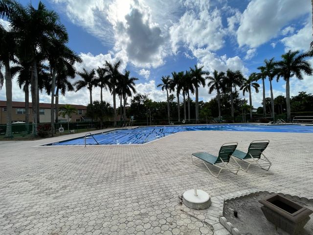 140 NW 151st Ave, Pembroke Pines, FL 33028