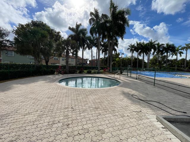 140 NW 151st Ave, Pembroke Pines, FL 33028