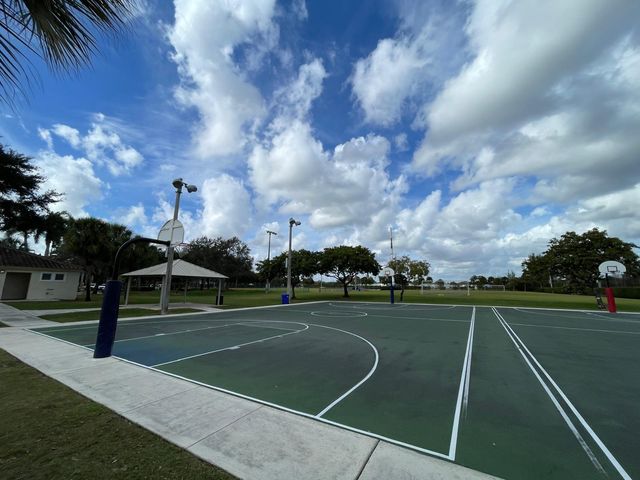 140 NW 151st Ave, Pembroke Pines, FL 33028