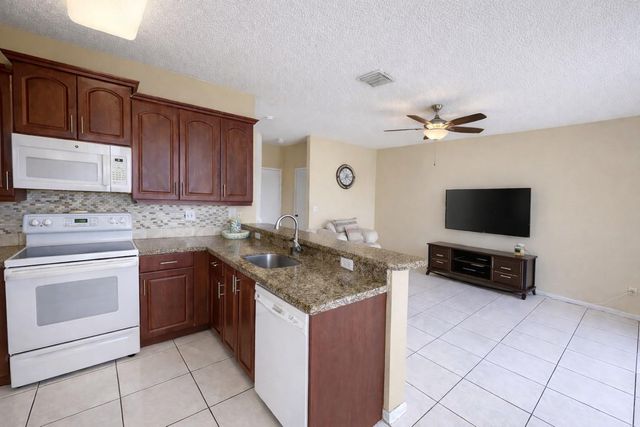 140 NW 151st Ave, Pembroke Pines, FL 33028