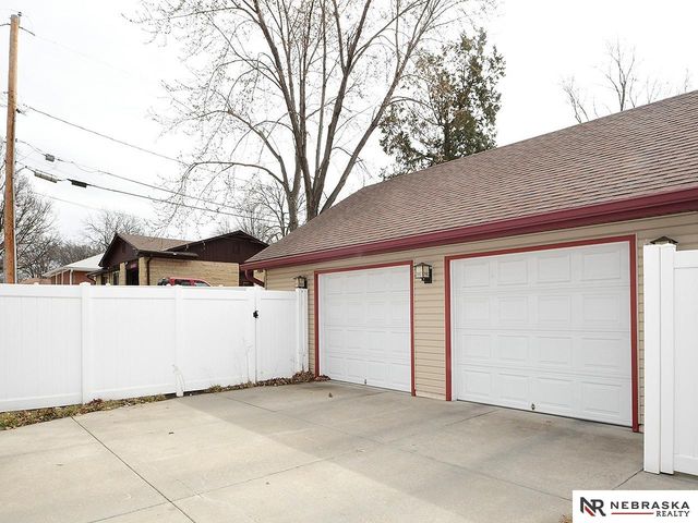 2242 N 56th Street, Lincoln, NE 68504