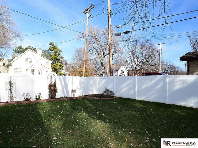 2242 N 56th Street, Lincoln, NE 68504