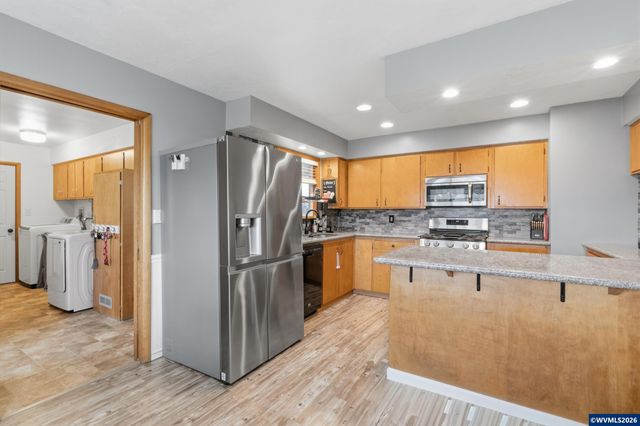 765 13th Av SE, Albany, OR 97322