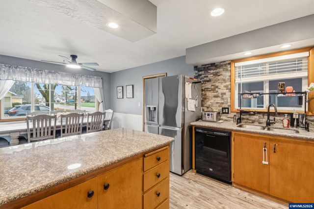 765 13th Av SE, Albany, OR 97322