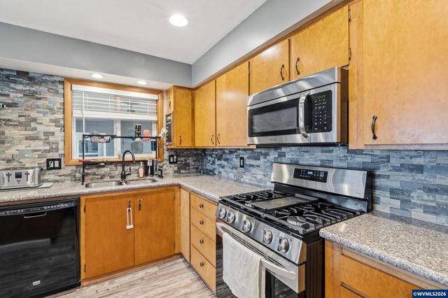 765 13th Av SE, Albany, OR 97322