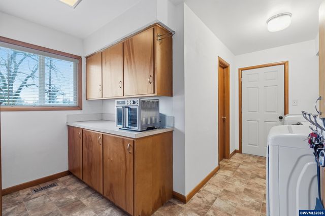 765 13th Av SE, Albany, OR 97322