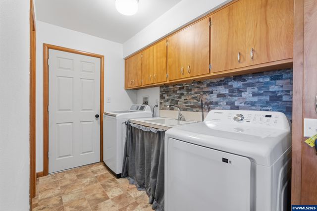 765 13th Av SE, Albany, OR 97322