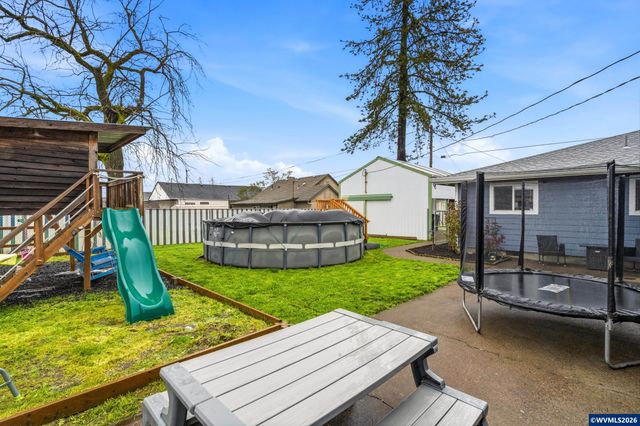 765 13th Av SE, Albany, OR 97322