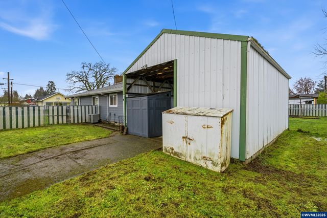 765 13th Av SE, Albany, OR 97322