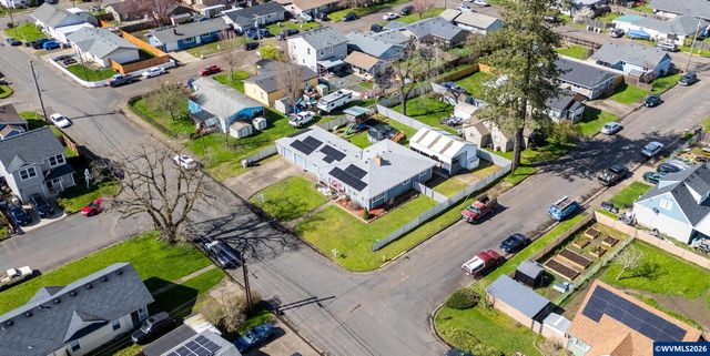 765 13th Av SE, Albany, OR 97322