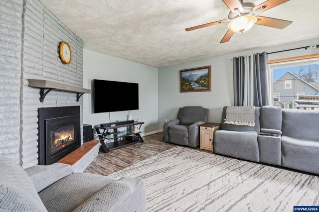 765 13th Av SE, Albany, OR 97322