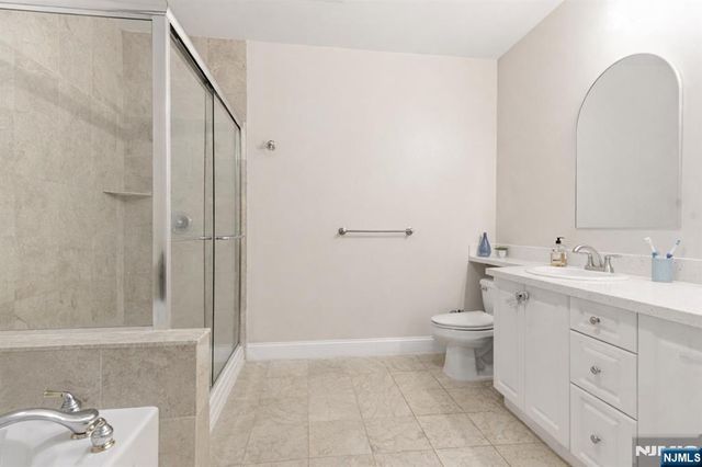 216 The Promenade, Edgewater, NJ 07020