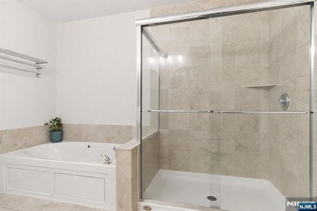 216 The Promenade, Edgewater, NJ 07020