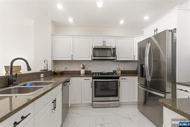 216 The Promenade, Edgewater, NJ 07020