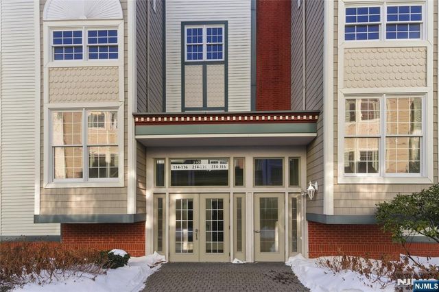 216 The Promenade, Edgewater, NJ 07020