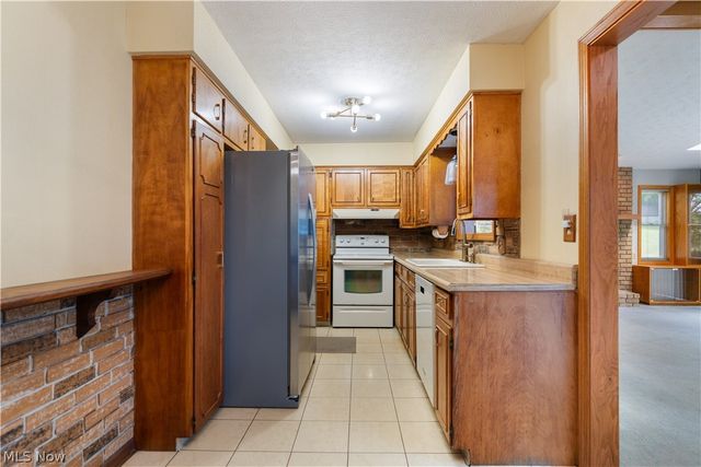 2263 Dewport Drive, Akron, OH 44312