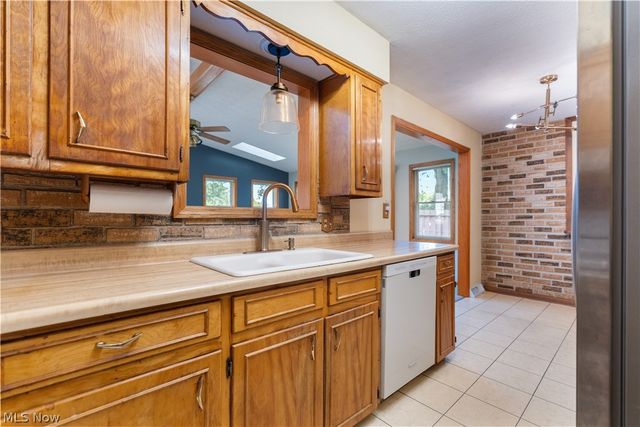2263 Dewport Drive, Akron, OH 44312