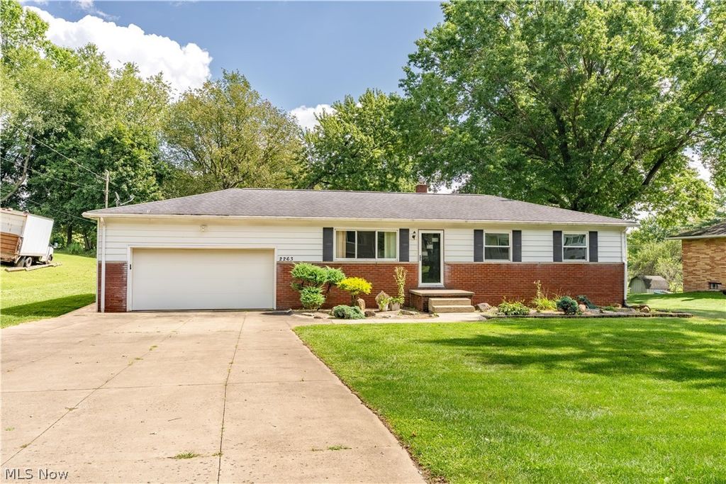2263 Dewport Drive, Akron, OH 44312